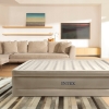 Надувная кровать Intex 64428 со встроенным насосом (152-203-46 см)